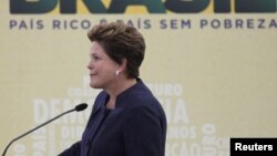 La presidenta Roussef de Brasil llora durante la inauguración de la Comisión de la Verdad.