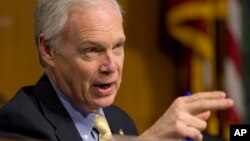 سیناتۆر ڕۆناڵد جۆنسن