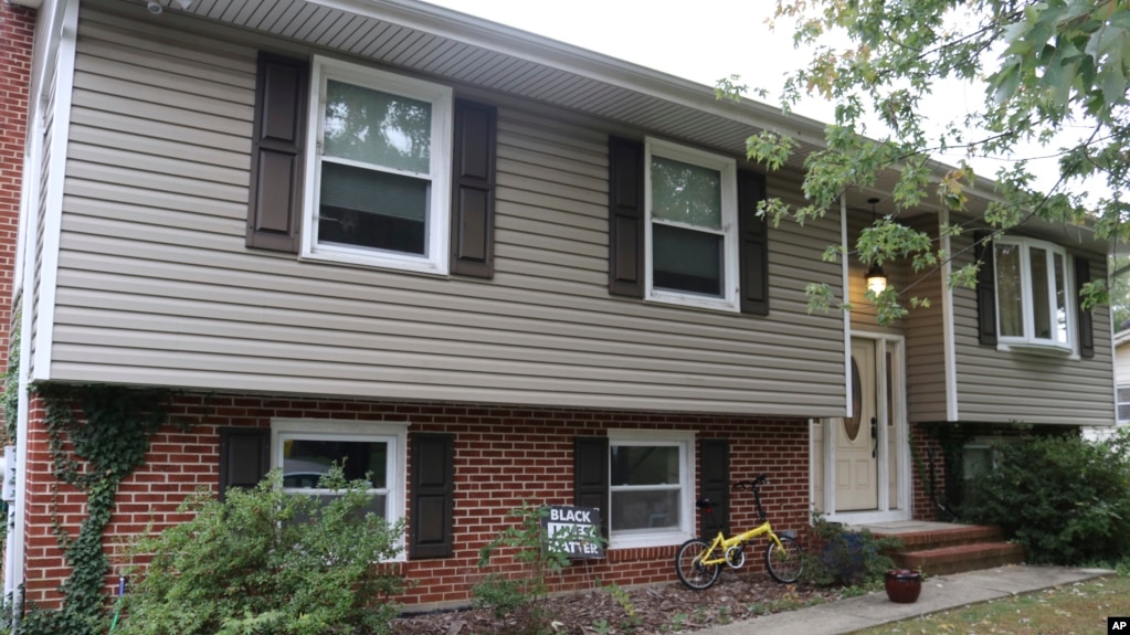 La residencia de Jonathan y Diana Toebbe vista el domingo 10 de octubre de 2021 en Annapolis, Maryland, un día después de que los vecinos dicen que agentes del FBI registraron la casa.