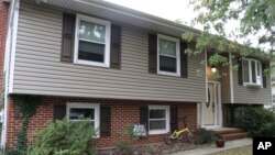 La residencia de Jonathan y Diana Toebbe vista el domingo 10 de octubre de 2021 en Annapolis, Maryland, un día después de que los vecinos dicen que agentes del FBI registraron la casa.