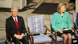 له‌ ڕێوڕه‌سمی به‌خشینی خه‌ڵاتی نوبڵ بۆ ئاشـتی به‌ لیو ژیاوباو کورسیـیه‌ک به‌ به‌تاڵی هێشـتراوه‌ته‌وه‌ وه‌ک ڕێزگرتن له‌ جودابیره‌ چینیـیه‌، هه‌ینی 10 ی دوازده‌ی 2010