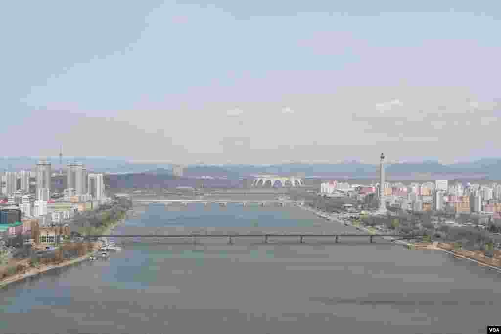Пхеньян, вид на реку Тэдонг