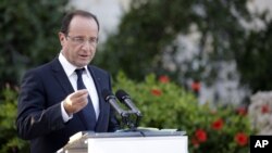 French President Francois Hollande addresses the press as he attends a Mediterranean summit of southern European and North African countries, in Valletta, Malta, October 5, 2012.