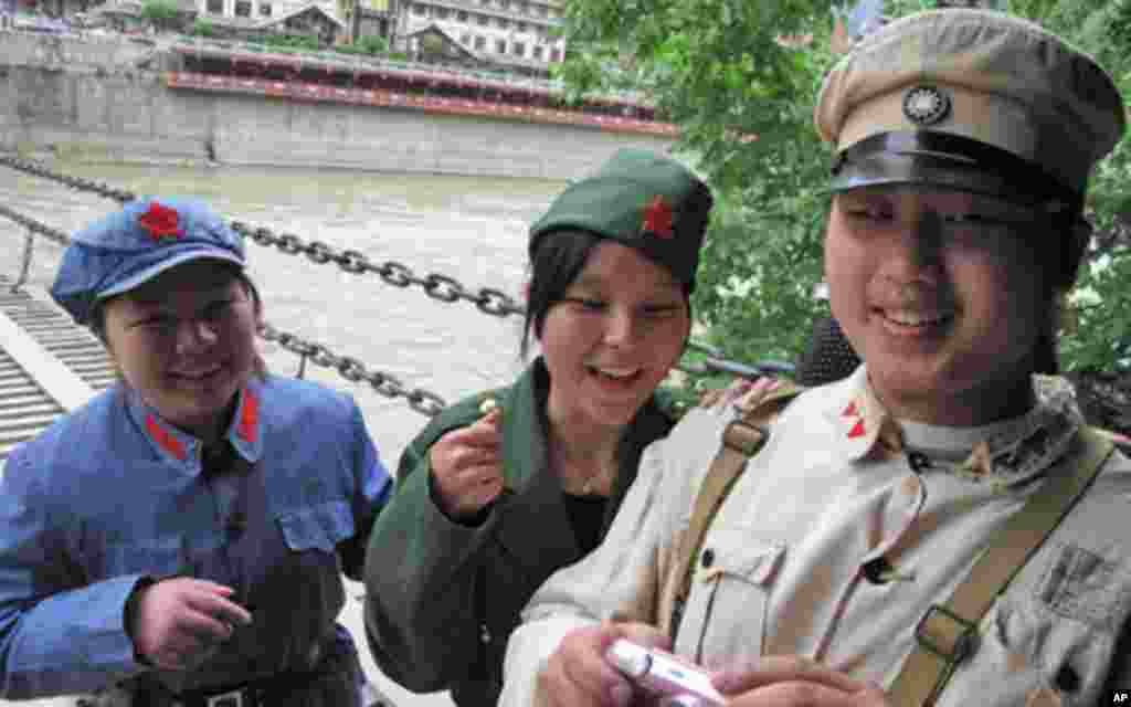 化装照像是游客很喜欢的一项活动(4)