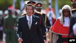 L'ex-président du Botswana, Ian Khama lors de sa prestation de serment a Gaborone, le 28 octobre 2014. AFP PHOTO/MONIRUL BHUIYAN 