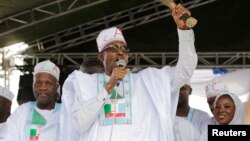 Muhammadu Buhari (C), presidential candidate from the All Progressives Congress party, speaks to supporters during a campaign rally in Gombe February 3, 2015. (REUTERS/ Afolabi Sotunde)