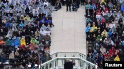 Predsednik Donald Tramp obraća se biračima tokom inauguracije na Kapitol Hilu. 