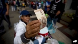 El 4 de diciembre, el Banco Central de Venezuela anunció la entrada en circulación de 6 nuevos billetes de 500, 1.000, 2.000, 5.000, 10.000 y 20.000 bolívares.