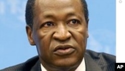 De nombreux Burkinabés redoutent que Blaise Compaore ne cherche à briguer un autre mandat