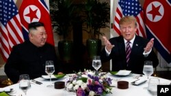 Donald Trump y Kim Jong Un se han reunido en tres ocasiones, en Singapur, Hanoi y la Zona Desmilitarizada coreana. Hasta ahora no han habido avances en las negociaciones entre ambos países.
