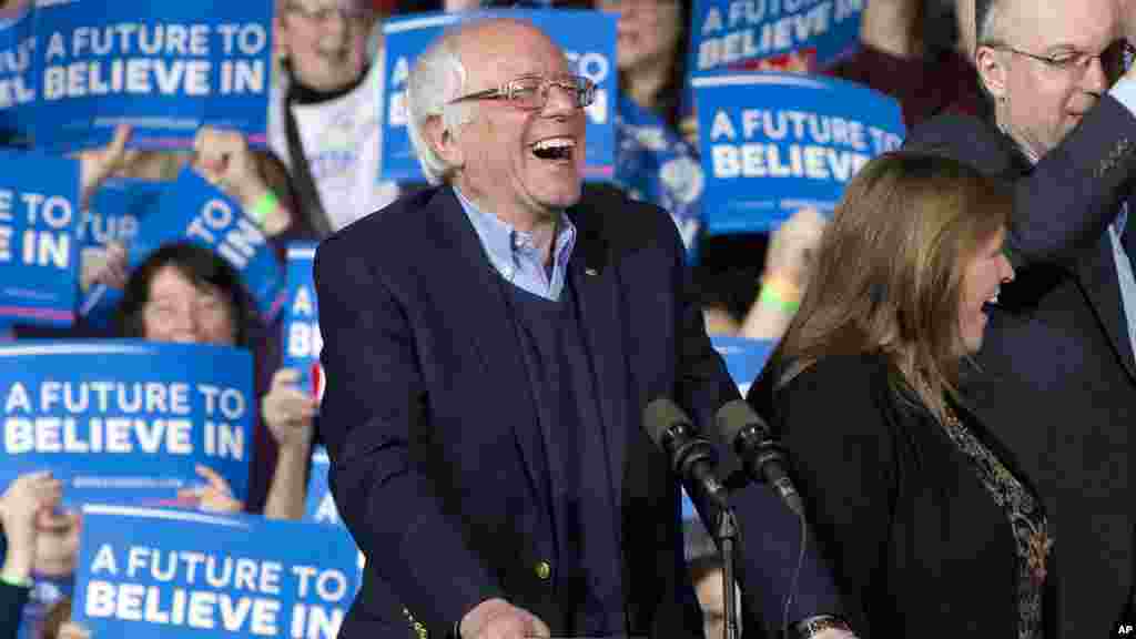 Bernie Sanders, l&#39;autre candidat démocrate, prend la parole à Essex Junction, où se tient sa soirée électorale du &quot;Super mardi&quot;, 1er mars 2016.