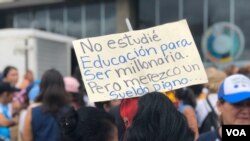 Entre las exigencias de los profesores venezolanos está la de un salario equivalente a $600. Foto: Álvaro Algarra - VOA.