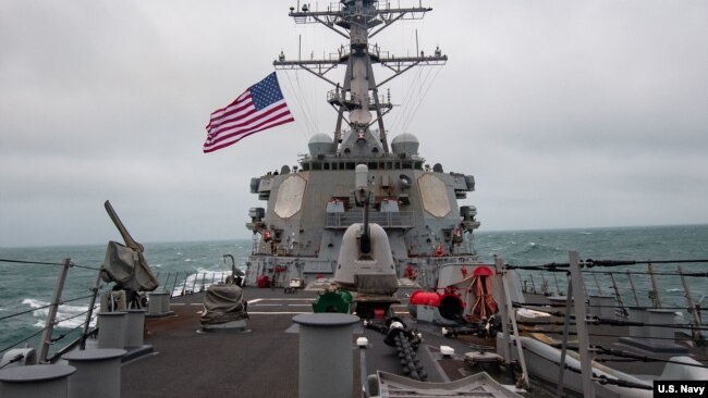 美国海军贝瑞号导弹驱逐舰(USS Barry)2020年11月21日进入南中国海执行任务(美国海军照片)