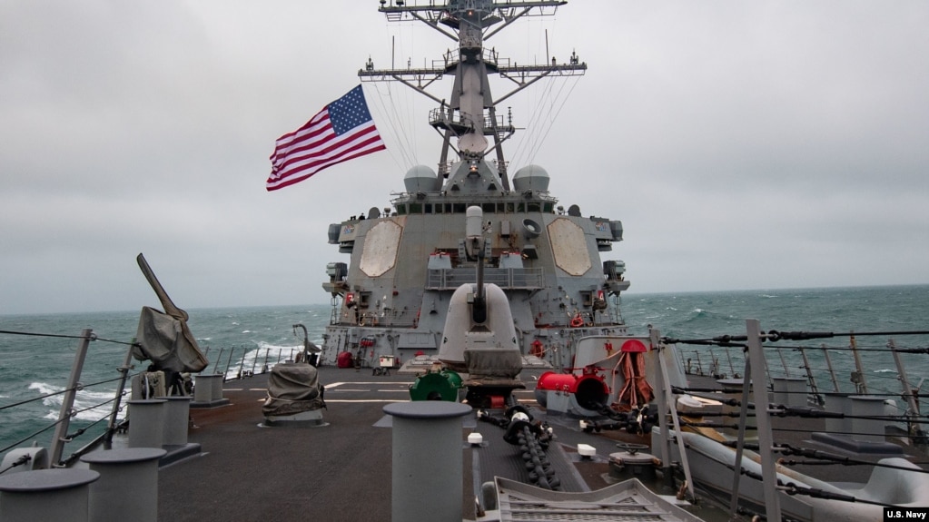 美国海军贝瑞号导弹驱逐舰(USS Barry)2020年11月21日进入南中国海执行任务（美国海军照片）