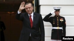 Le président turc Recep Tayyip Erdogan arrive pour un dîner de travail avec les chefs des délégations lors du Sommet sur la sécurité nucléaire à la Maison Blanche à Washington le 31 mars 2016.