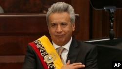 El presidente de Ecuador, Lenín Moreno, propuso una consulta popular que dijo es esencial para restaurar la Constitución nacional.