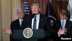 도널드 트럼프 미국 대통령이 28일 워싱턴의 환경청 본부에서 '에너지 독립' 행정명령에 서명한 후 연설하고 있다.