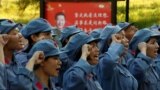 媒体观察(海涛)：蜀高校干部穿红军服，重走革命老路？