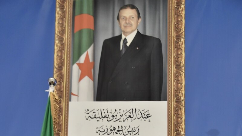 Le Premier ministre algérien promet un futur gouvernement 