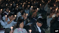 香港市民在烛光追思会上