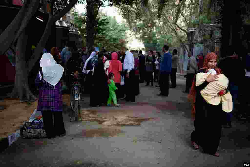 Egypt has joined other countries in the Middle East in ramping up vaccinations against polio, Cairo, Nov. 17, 2013. (Yuli Weeks for VOA)