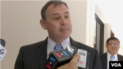 US Ambassador William Heidt talks to journalists after meeting with Kem Sokha (not pictured), acting president of the Cambodian National Rescue Party at the National Assembly in Phnom Penh, February 8, 2016. (Pin Sisovann/VOA Khmer)