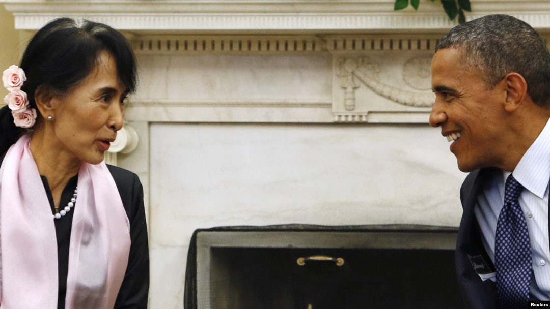 Tổng thống Obama gặp lãnh tụ đối lập Miến Điện Aung San Suu Kyi tại Phòng Bầu dục của Tòa Bạch Ốc ở Washington, ngày 19/9/2012.