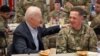 Biden u Poljskoj razgovarao o izbjegličkoj krizi, posjetio američke vojnike