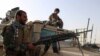 Soldados del Ejército Nacional Afgano vigilan el puesto de control en el distrito de Guzara de la provincia de Herat, el viernes 9 de julio de 2021.