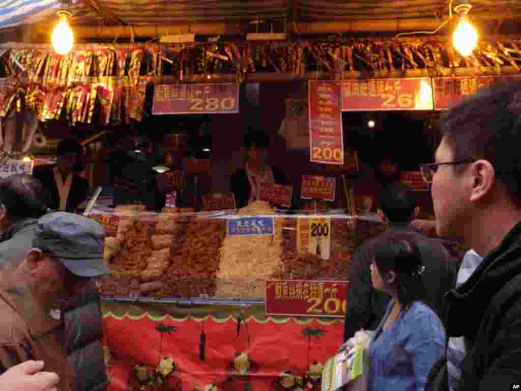 来年货大街不试吃，嗯，好傻