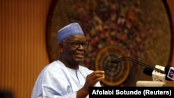 Ibrahim Gambari s'exprime lors de la séance d'ouverture d'une conférence publique sur le Nigeria et le Commonwealth à Abuja, au Nigeria, le 18 février 2016. (Photo: REUTERS/Afolabi Sotunde)