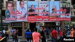 La capitale Egyptienne parée aux effigies du président frais émoulu des urnes.(photos de campagne-archives)