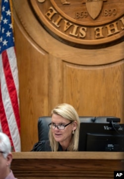 Hakim Teton County Melissa Owens memimpin sidang larangan aborsi di Wyoming di pengadilan Teton Country District, Jackson, Wyoming, 2 Juni 2023. (Foto:(Bradly J. Boner/Jackson Hole News & Guide via AP, Pool)