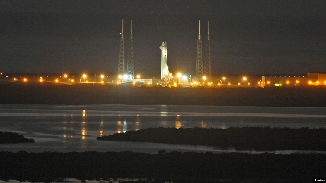 El lanzamiento de un cohete de SpaceX con destino a la Estacion Espacial Internacional fue abortado este martes en Cabo Cañaveral, Florida.