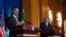 Prezident Barak Obama Addis-Abebada Efiopiya Bosh vaziri Xaylemaryam Desalen bilan matbuot anjumanida qatnashmoqda, 27-iyul, 2015-yil