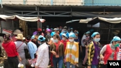 Garment workers take lunch break at Propitious (Cambodia) Garment Ltd, in Kandal Province, on March 20, 2020. (Kann Vicheika/VOA Khmer)