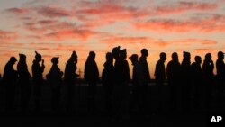 Des milliers de mineurs Sud-Africains, dans la mine de Marikana, Afrique du Sud, 25 juin 2015. 