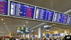 2010年4月18日多莫杰多沃国际机场的候机大厅