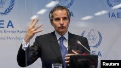 আন্তর্জাতিক পারমাণবিক শক্তি সংস্থার (আইএইএ) মহাপরিচালক রাফায়েল গ্রোসি অস্ট্রিয়ার ভিয়েনায় আইএইএ সদর দফতরে এক সংবাদ সম্মেলনে বক্তব্য রাখেন।৭ জুন ২০২১।