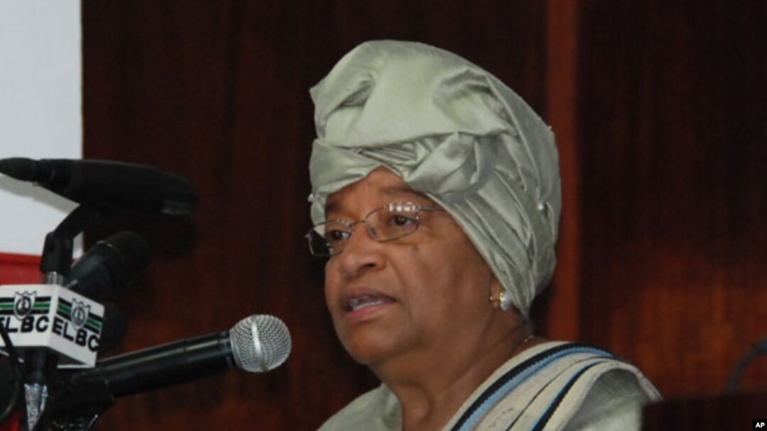 Presiden Liberia Ellen Johnson Sirleaf menyatakan hari Selasa (12/2) sebagai hari berkabung atastragedi kecelakaan pesawat di Cherlesville, 45 kilometer dari ibukota Liberia, Monrovia. Sedikitnya 10 orang berada dalam pesawat tersebut, termasuk panglima militer Jenderal Kelefa Diallo, kepala angkatan bersenjata Guniea dan sejumlah pejabat Guinea lainnya (Foto: dok).