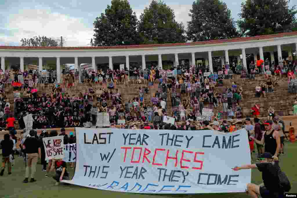 شارلٹس ول میں احتجاج کی اجازت نہ ملنے کے بعد گزشتہ سال نسل پرستوں کا احتجاج منظم کرنے والے افراد نے اتوار کودارالحکومت واشنگٹن ڈی سی میں احتجاج کرنے کا اعلان کیا ہے۔