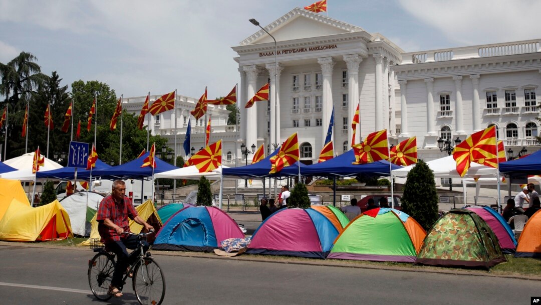 Šatori ispred zgrade Vlade u Skoplju, 19. maj 2015.
