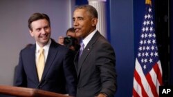 奥巴马总统在他的发言人欧内斯特最后一场白宫例行记者会上露面。（2017年1月17日）