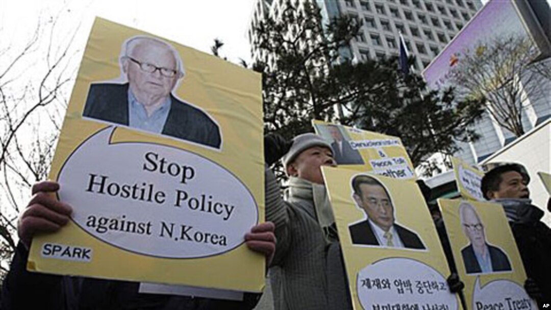 South Korean protesters with portraits of U.S. special envoy on North Korea, Stephen Bosworth shout slogans during a rally against the U.S. and South Korean policies on North Korea in Seoul, 5 Jan 2011