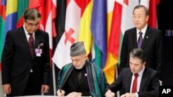 د افغانستان صدر حامد کرزۍ هم د نیټو سر مشرانو په غونډه کې د پرتگا سرښار لزبن کې برخه اختسې