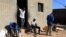 Wasu bakin hauren nahiyar Afirka a wani gida da ke Bani Walid a kasar Libya