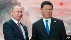 今年6月，普京在中國青島出席了上合組織峰會與中國國家主席習近平會面。