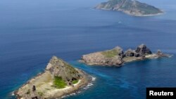 日本和中國對東中國海釣魚島（日本稱尖閣列島）及周邊海域有主權爭端。