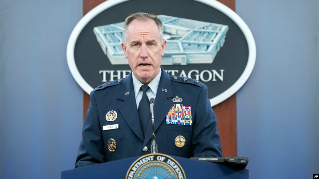 Juru bicara Pentagon Mayor Jenderal Pat Ryder berbicara dalam konferensi pers di Pentagon, Washington, pada 23 Januari 2024. (Foto: AP/Kevin Wolf)