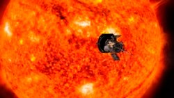 Wahana antariksa NASA "Parker Solar" saat mendekati Matahari (foto: ilustrasi).